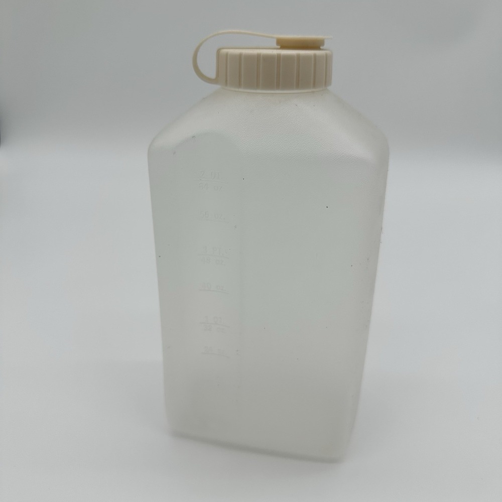 Rubbermaid 2 Quart Plastic Juice Water Bottle Pitcher 2468 8 Clear White Lid